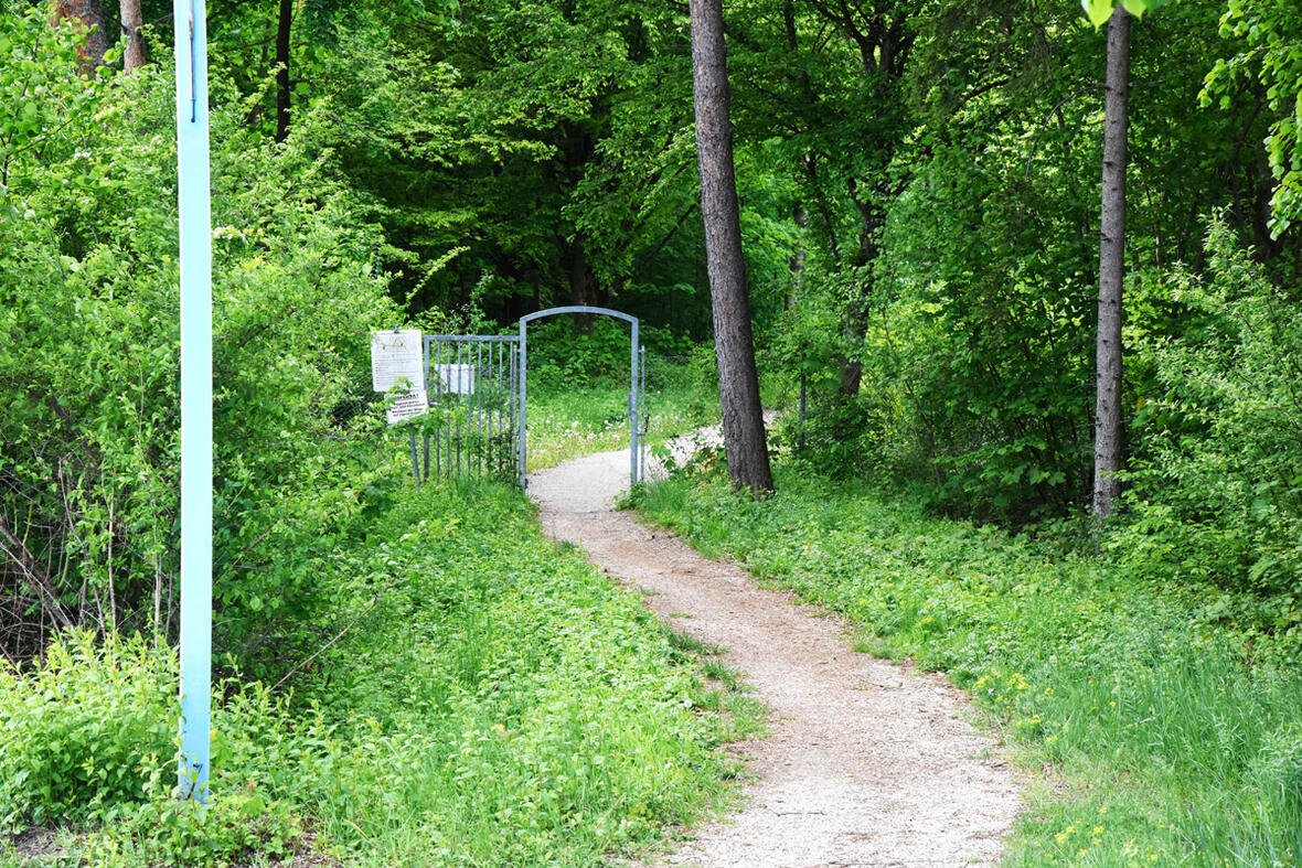 verbindungsweg-zum-friedhof-gesperrt