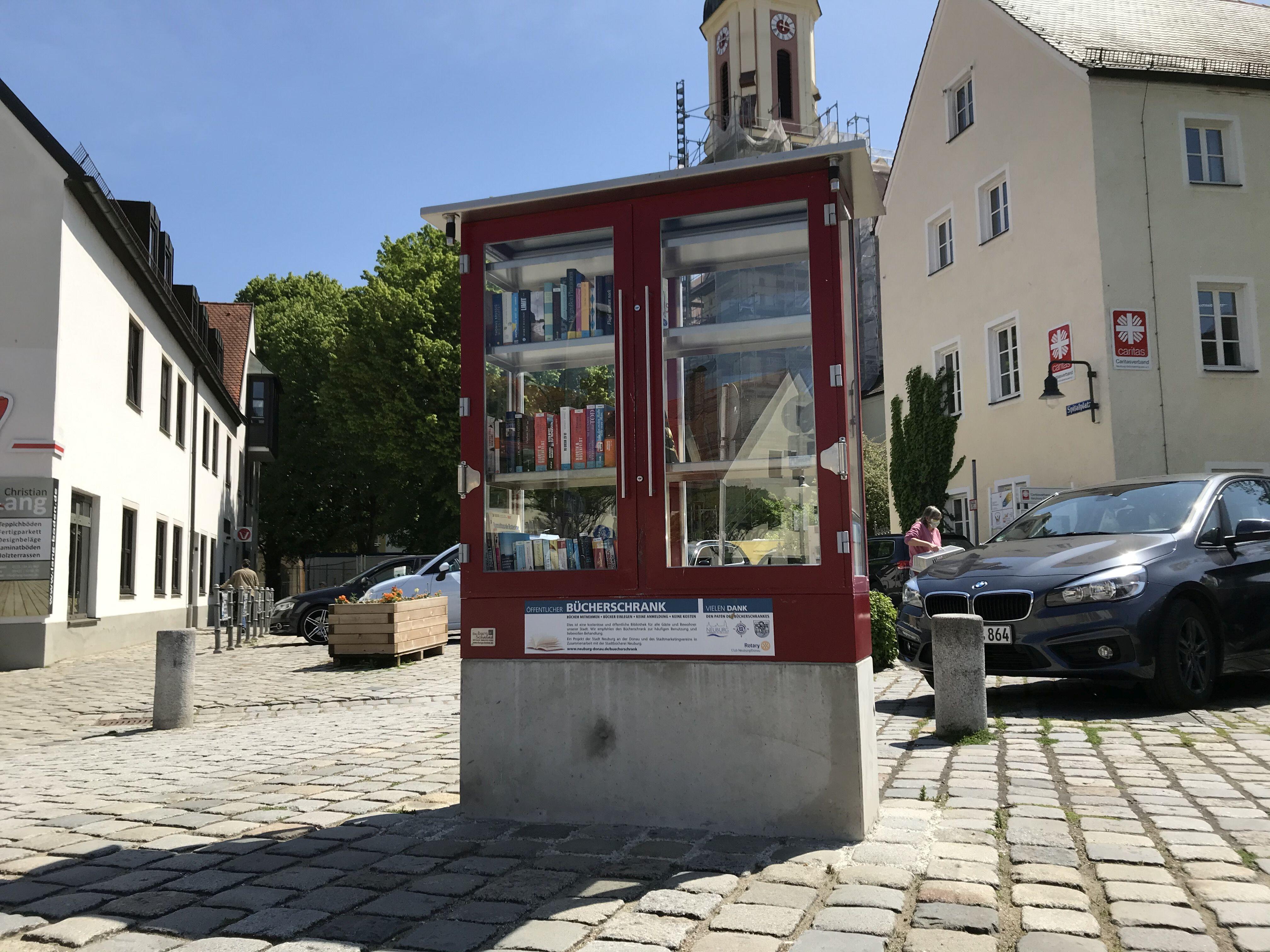 buecherschrank-quer