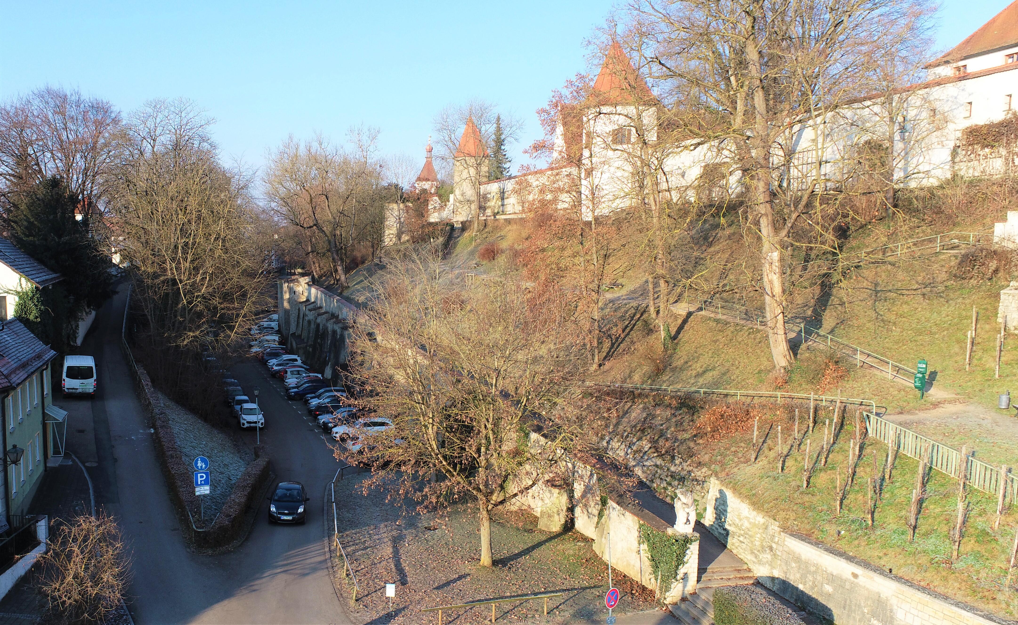 grabenparkplatz-und-hutzeldoerre